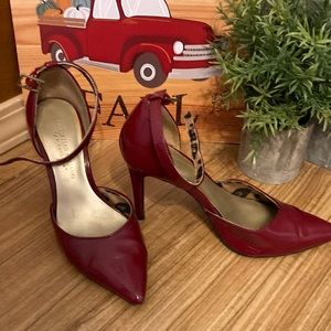 Red Pumps! Size 6